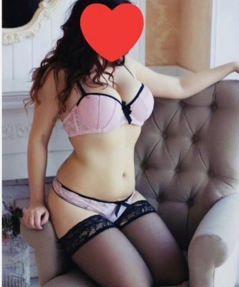 💋 Живу в Москве и готова подарить тебе незабываемые моменты страсти и наслаждения. Мои услуги охватывают все, что ты можешь себе представить – от мягкого эротического массажа, до исполнения самых сокровенных желаний. 🌟 Фото в моем профиле говорят сами за себя – я действительно выгляжу настолько же потрясающе, сколько и обещаю доставить удовольствие. ✨ Учитывая мой богатый опыт, у меня есть много положительных отзывов, которые подтверждают мою профессиональность и индивидуальный подход к каждому клиенту. 🙌 Так что, если ты ищешь незабываемый опыт, не теряй время – я жду тебя в Москве, чтобы сделать нашу встречу незабываемой. 😉 Алиночка